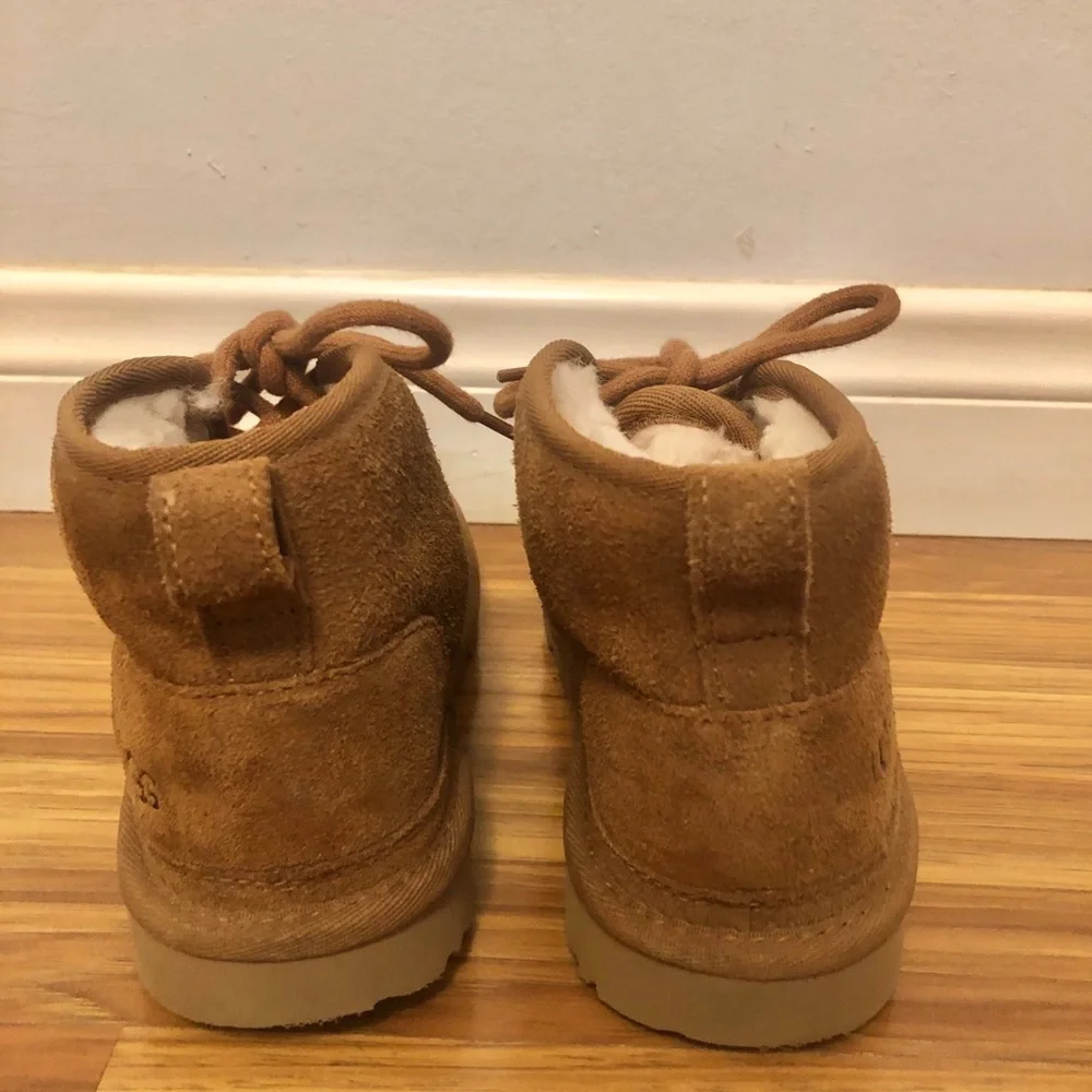 UGG Kids Neumal Chestnut Tan Brown Suede Lace-Up Shearling Boots size 1